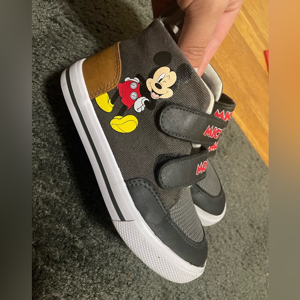 Size 10 toddler Mickey hightops